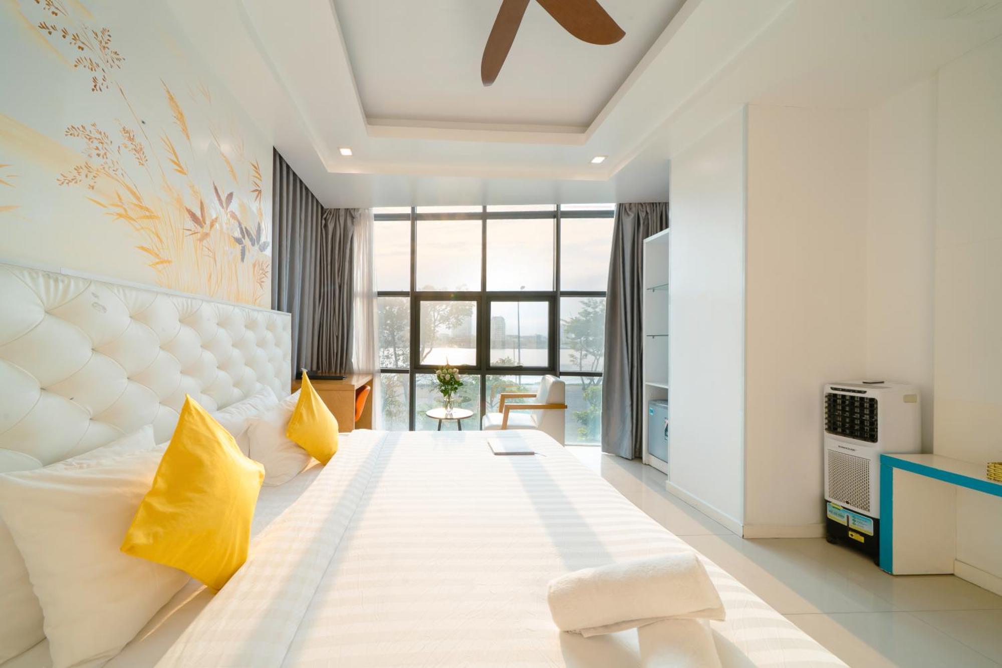 Star City Riverside Hotel By Haviland Da Nang Exterior foto